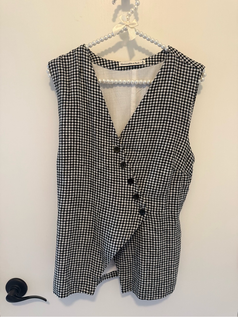 Abercrombie & Fitch Black and White Gingham Asymmetric Button Front Vest. Size M